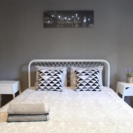Urban Vibes Studio-old Town Apartment